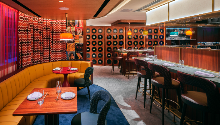 打工仔下班後到酒吧Chill一下很平常，但當酒吧不再只有啤酒和蝦條薯片，而是可以吃到壽司和手捲，你想試嗎？說的是以音樂為靈感的手卷酒吧TMK Funk & Rolls！這裏的室內設計以Funk